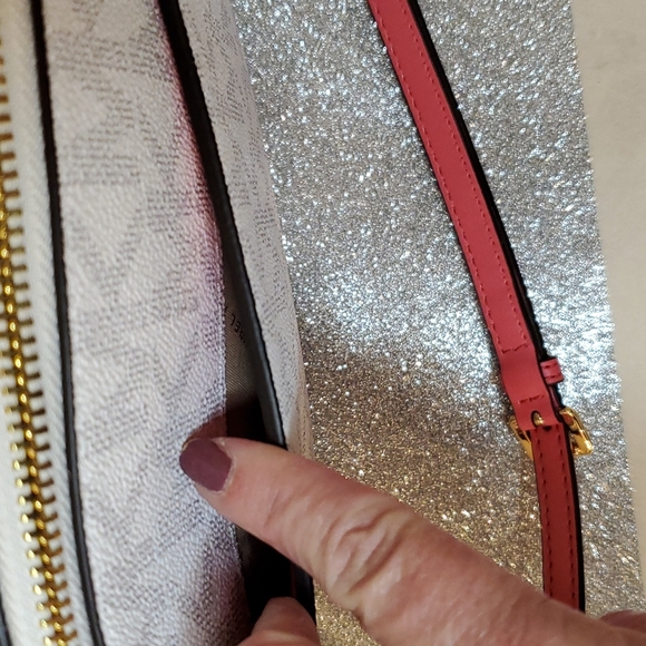 ๐HP๐ Michael Kors ๐NWT๐ Hibiscus Center Stripe Dome Crossbody Purse!๐๐๐ - Picture 12 of 16